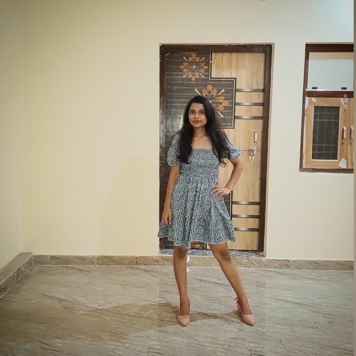 Akanksha Moghe is from a small city Gwalior where people didn’t know about Influencer marketing, and she belong to a middle-class family.