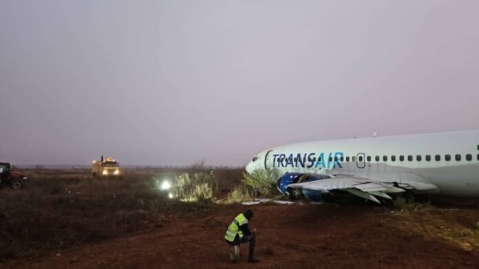 Boeing 737 Skids Off Runway in Senegal; 10 Injured