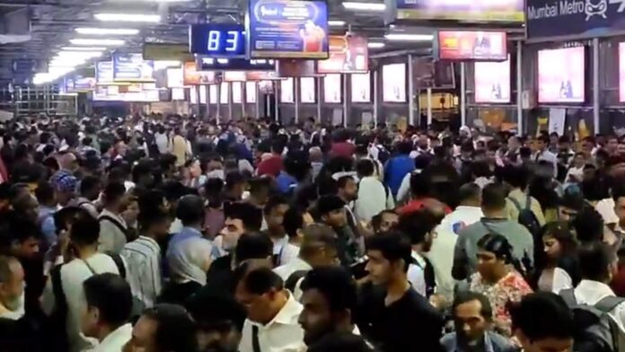 CCTV Footage Shows Chaos Before Stampede at Mumbai's Bandra Terminus