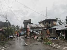 Super Typhoon Man-yi Strikes the Philippines, Causes Destruction in Catanduanes, Heads for Luzon