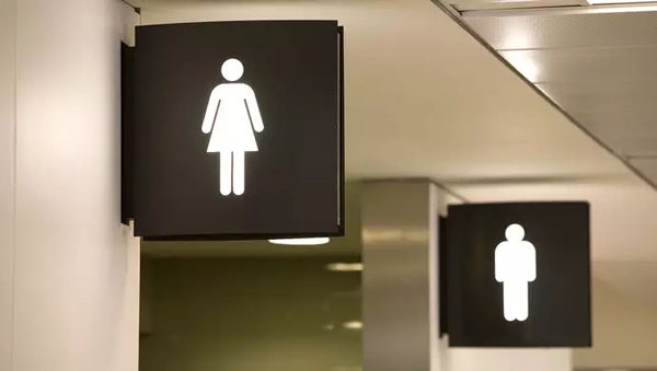Chinese Company Faces Backlash for Listing “Free Toilet Use” and “Lift Facility” as Job Perks